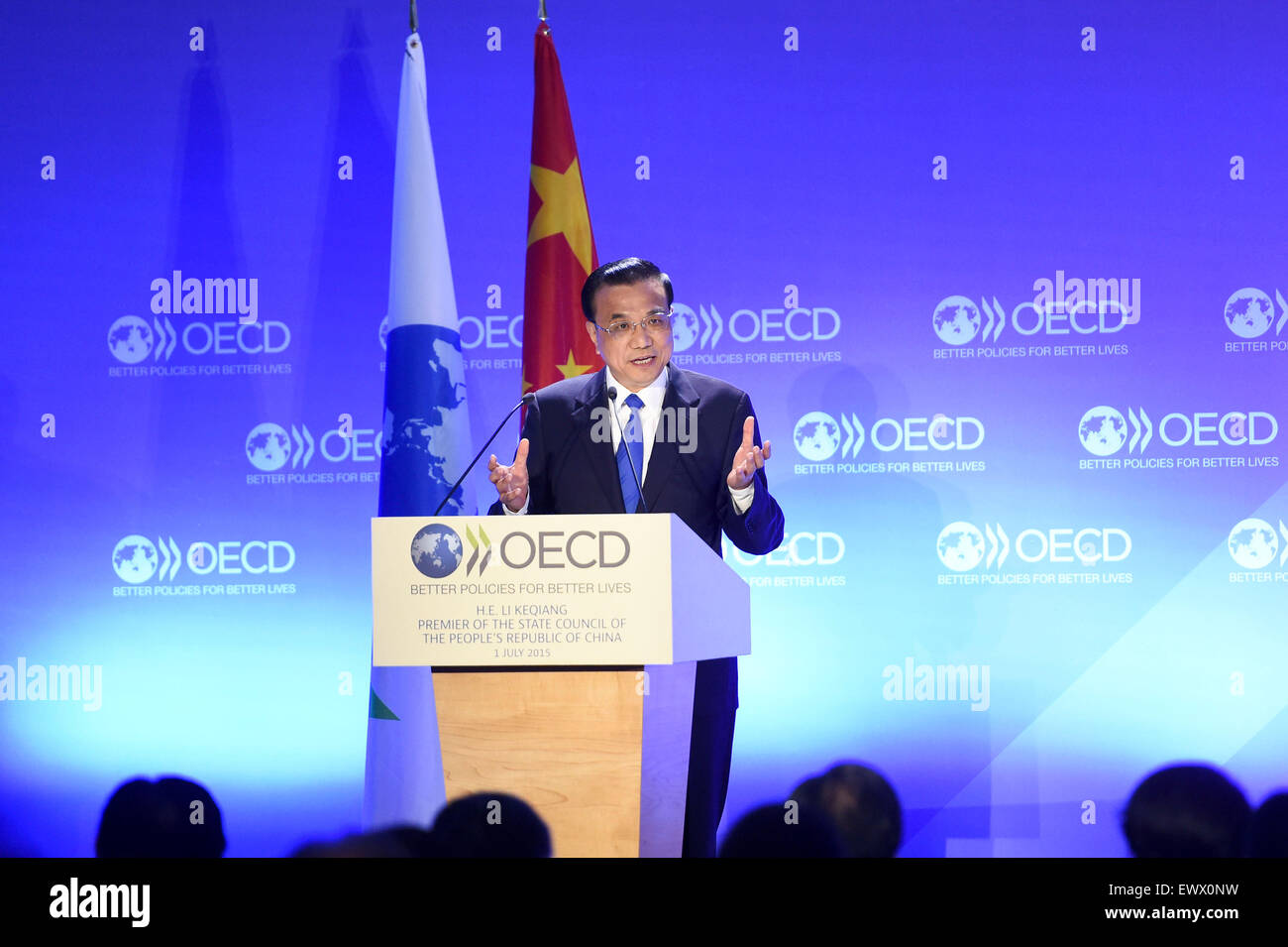 Paris, France. 1er juillet 2015. Le Premier ministre chinois Li Keqiang prononce un discours au siège de l'Organisation de coopération et de développement économiques (OCDE) à Paris, France, le 1 juillet, 2015. © Li Xueren/Xinhua/Alamy Live News Banque D'Images