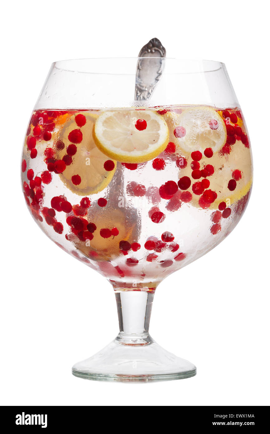 L'eau Cranberry Lemon detox dans un bocal en verre. La santé de l'eau infusée avec canneberge, airelle rouge et citron Banque D'Images