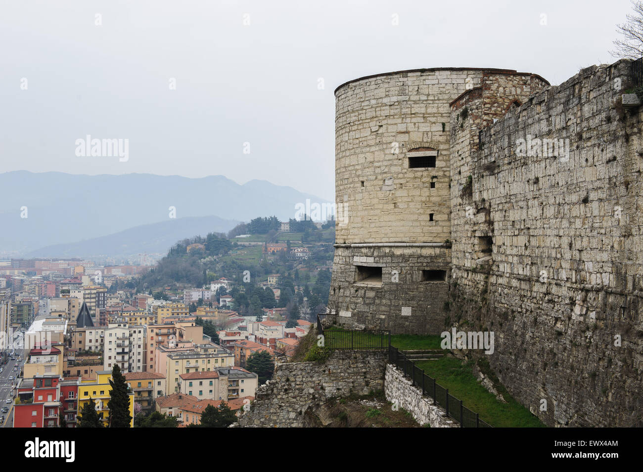 BRESCIA, ITALIE - 21 mars 2015 : vue sur la ville depuis la tour. Banque D'Images