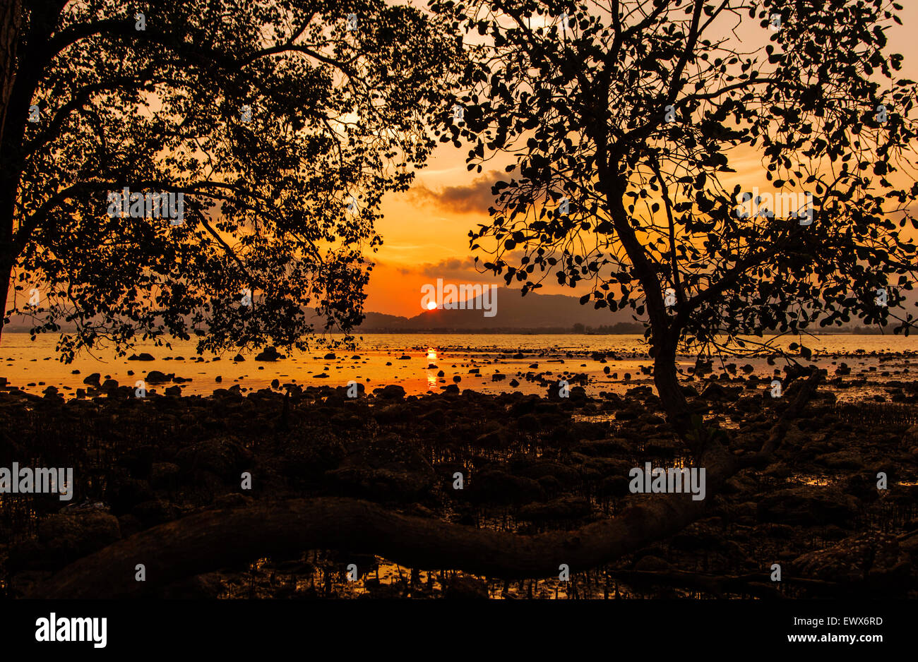 La belle nature et de magnifiques couleurs de la mer avec coucher du soleil Banque D'Images