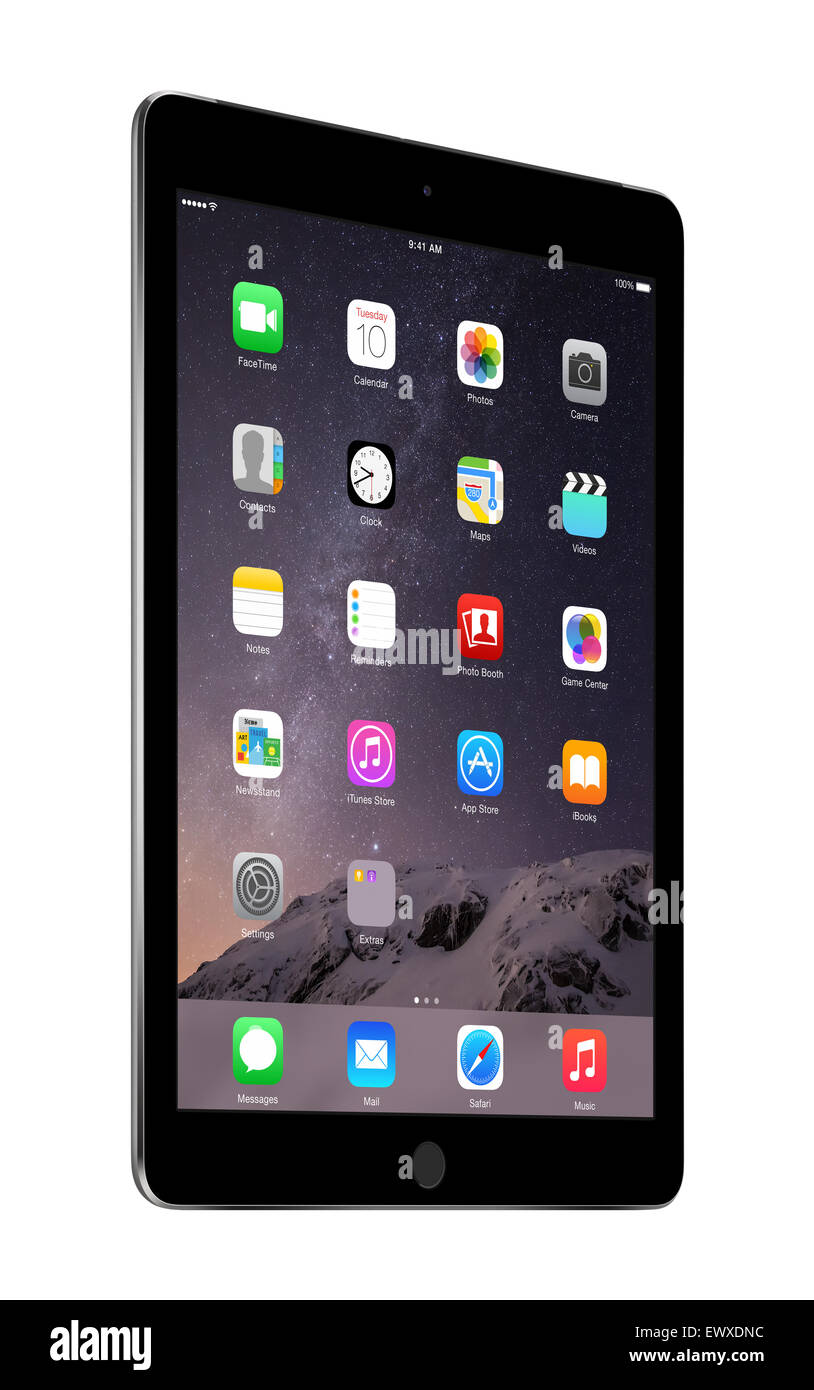 Varna, Bulgarie - Février 02, 2014 : la moitié de l'espace Apple est l'iPad Air gris avec 2 touch ID affiche l'écran d'iOS 8 Banque D'Images