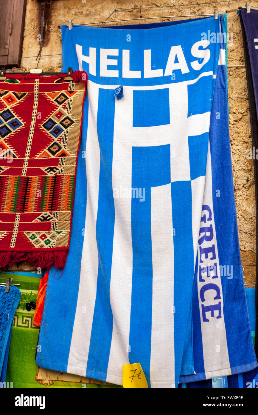 Drapeau de la Grèce, une serviette, une rue de Rethymno, Crète, Grèce, Îles grecques, Europe Banque D'Images