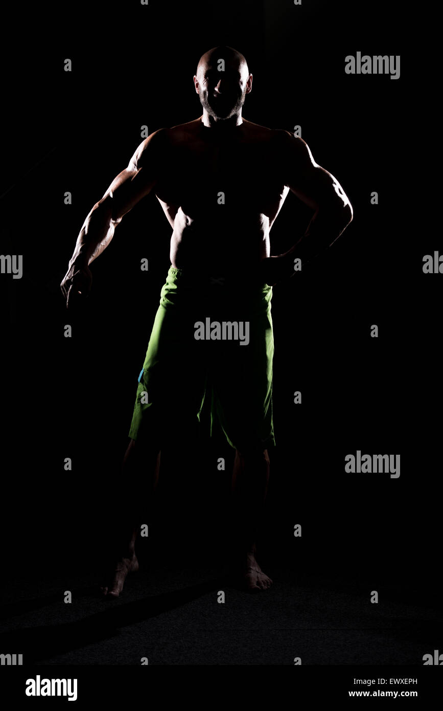 Siluet Man Flexing Muscles musculaire Banque D'Images