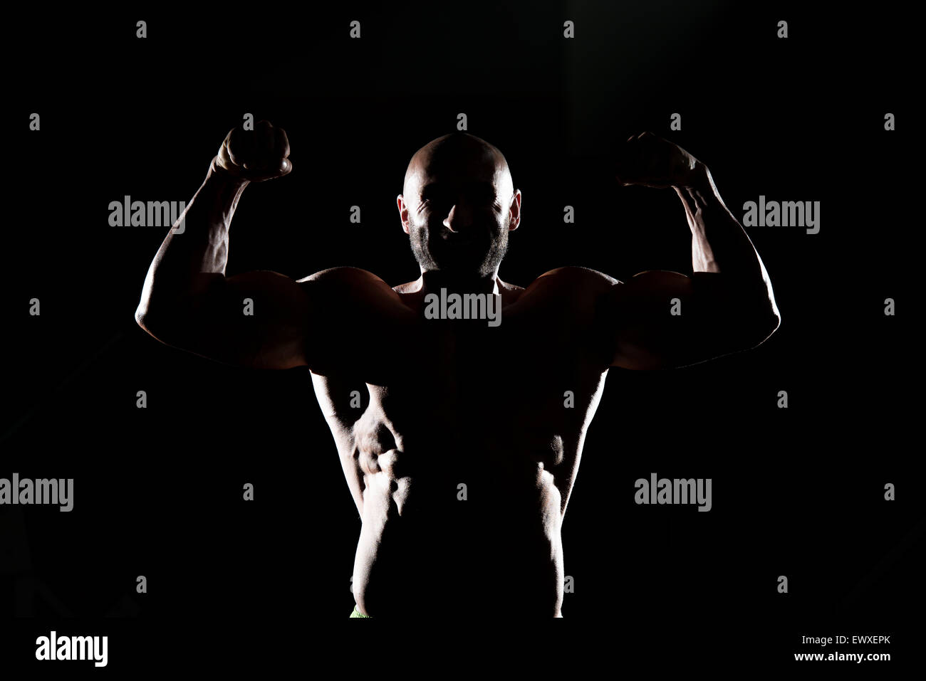 Siluet Man Flexing Muscles musculaire Banque D'Images