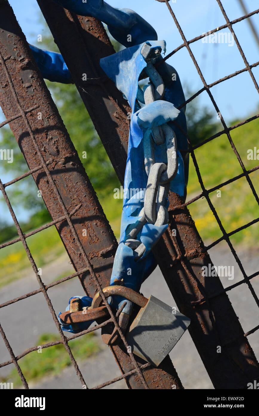 Portes cadenassées de près de Leeds Yorkshire UK Banque D'Images