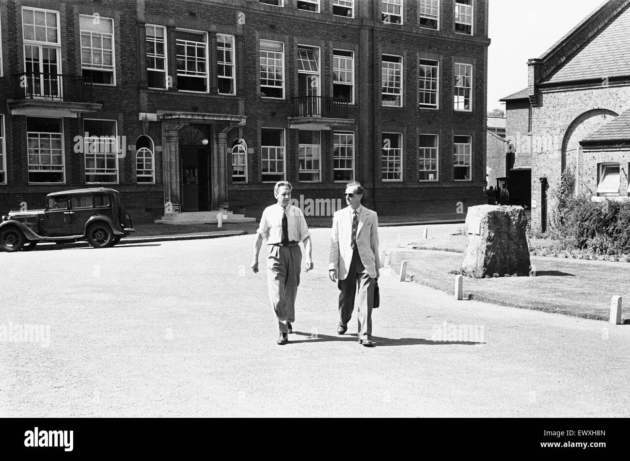 Daily Mirror Ruggles fonctionnalité sur le l'équipe au National Physical Laboratory, Teddington, développer le moteur de calcul automatique appelé le pilote ACE. Le pilote a couru son premier programme ACE le 10 mai 1950 et a été montré à la presse en décembre 20 01 Banque D'Images