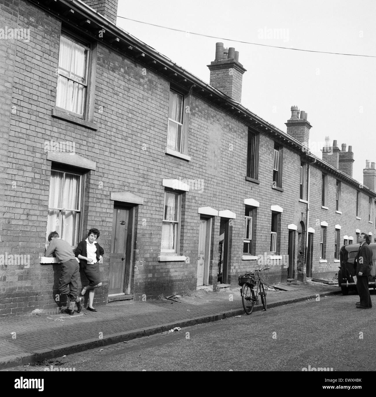 Logement en terrasses, Smethwick, une ville dans le district métropolitain de Sandwell, dans les Midlands de l'ouest de l'Angleterre. 24 juillet 1961. Banque D'Images