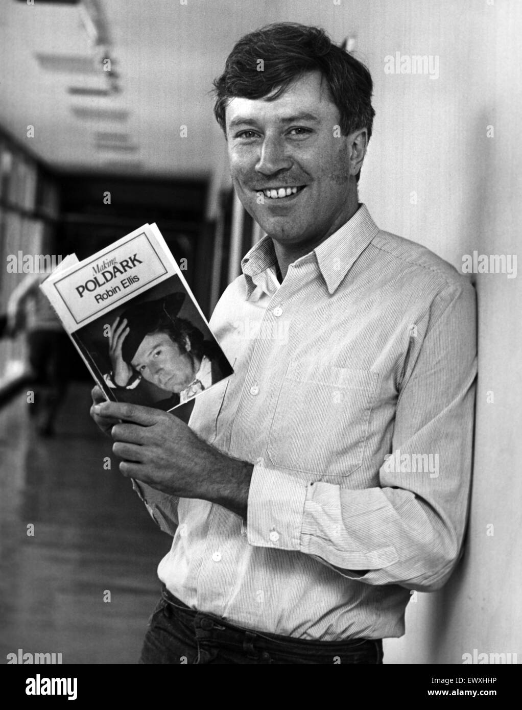 Robin Ellis, star de "Poldark' a écrit un livre intitulé Décisions Poldark, en vente uniquement dans les Cornouailles. 15 septembre 1978. Banque D'Images