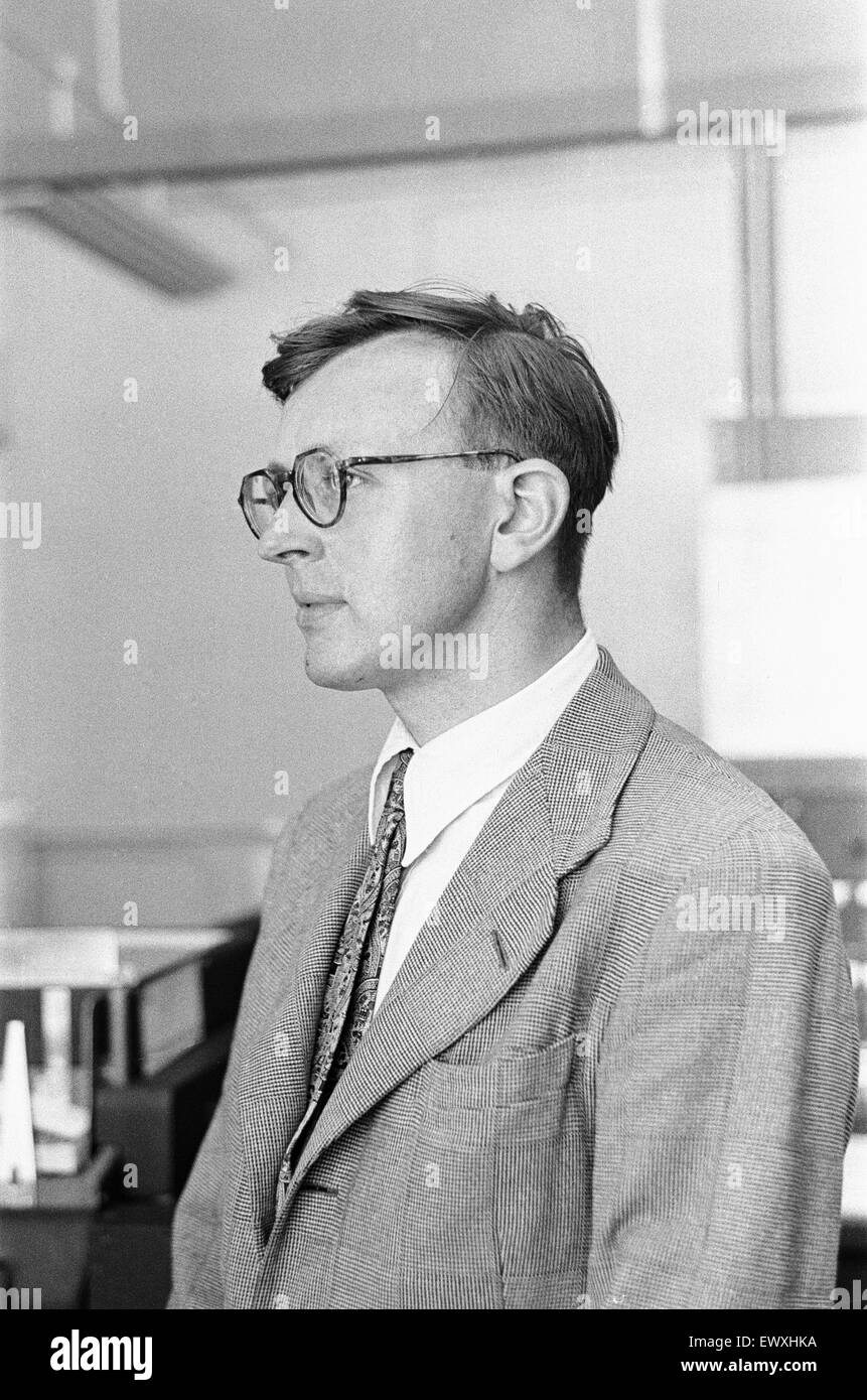 Daily Mirror Ruggles fonctionnalité sur le l'équipe au National Physical Laboratory, Teddington, développer le moteur de calcul automatique appelé le pilote ACE. Le pilote a couru son premier programme ACE le 10 mai 1950 et a été montré à la presse en décembre 20 01 Banque D'Images