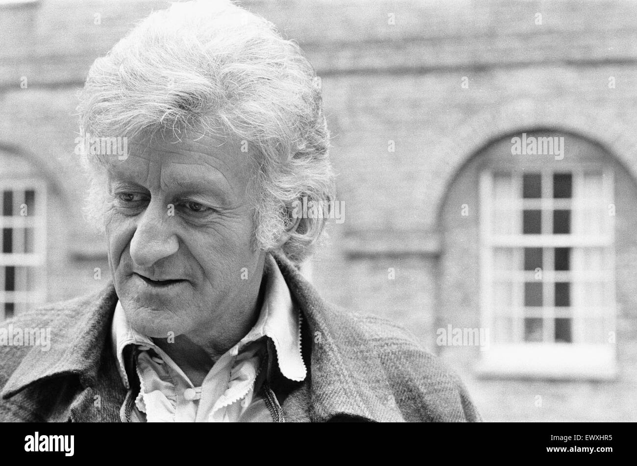 John Pertwee que Dr qui, vu ici pendant le tournage du film "Le Temps des monstres à Swallowfield Park Comté. 4 avril 1972 Banque D'Images