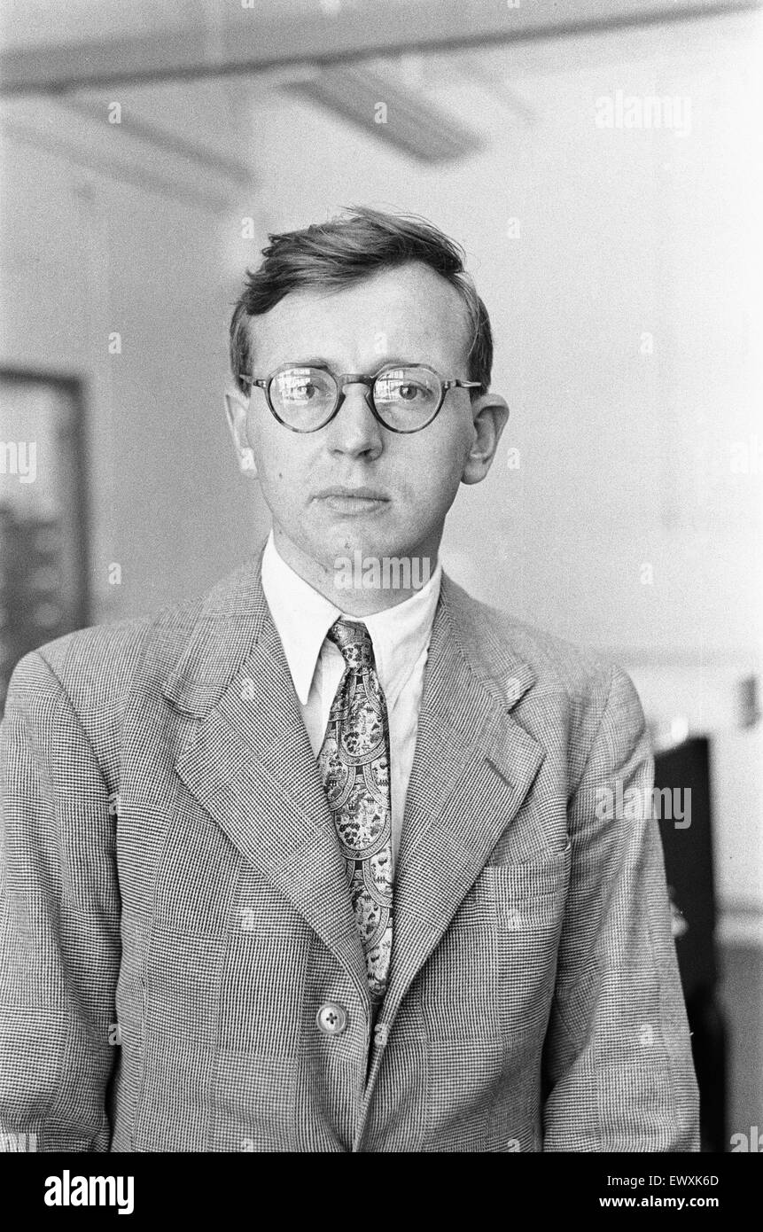 Daily Mirror Ruggles fonctionnalité sur le l'équipe au National Physical Laboratory, Teddington, développer le moteur de calcul automatique appelé le pilote ACE. Le pilote a couru son premier programme ACE le 10 mai 1950 et a été montré à la presse en décembre 20 01 Banque D'Images