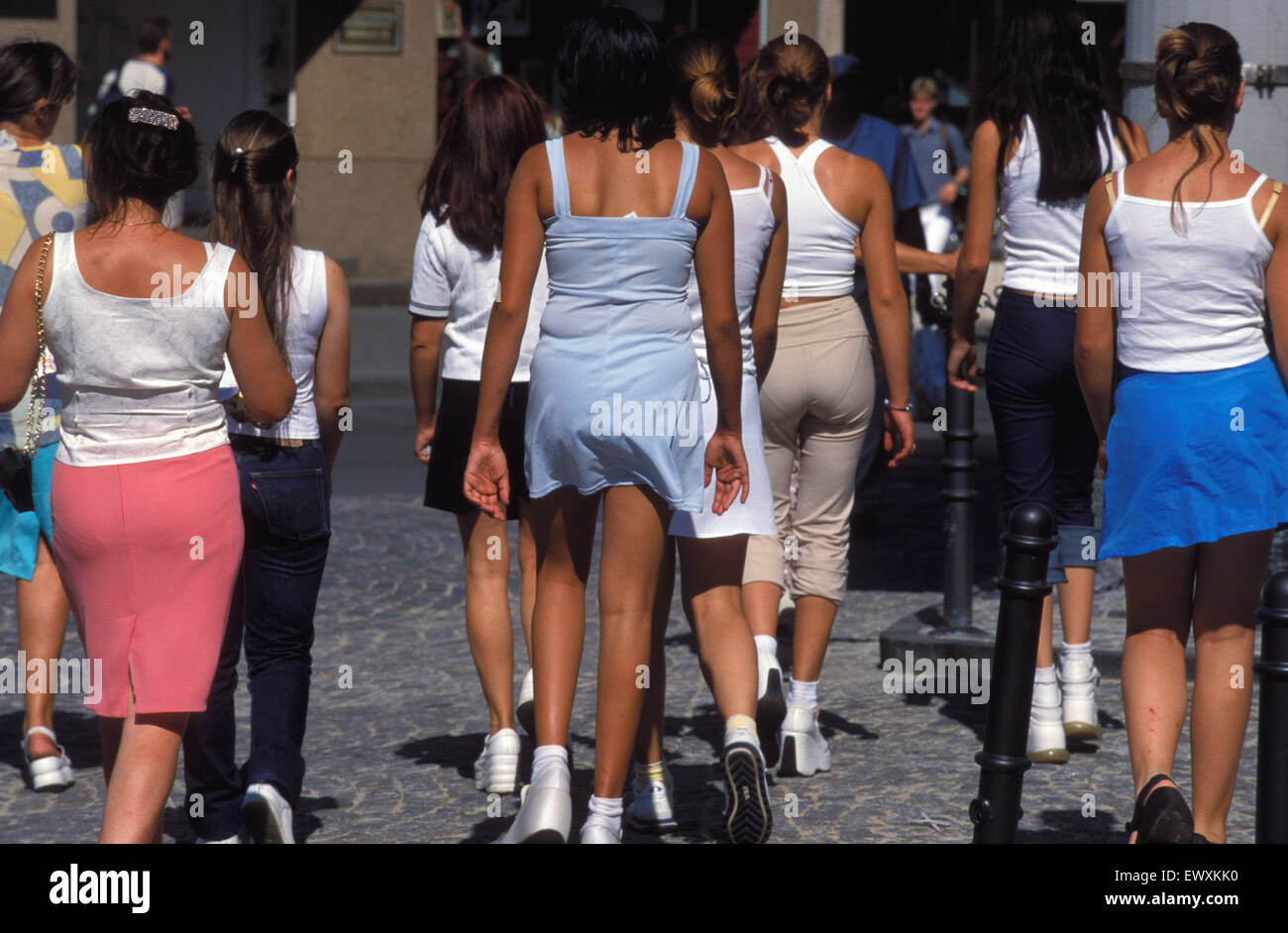 DEU, Allemagne, Aix-la-Chapelle, les jeunes femmes dans la ville DEU, Deutschland, Aix-la-Chapelle, junge Frauen in der Innenstadt. Banque D'Images