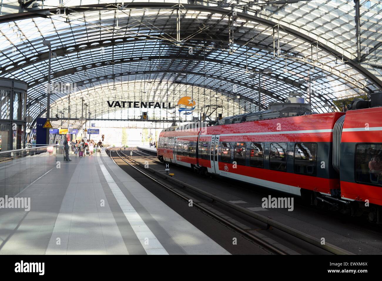 Logo de la société d'énergie Vattenfall à la gare de Berlin Hauptbahnhof, en Allemagne Banque D'Images