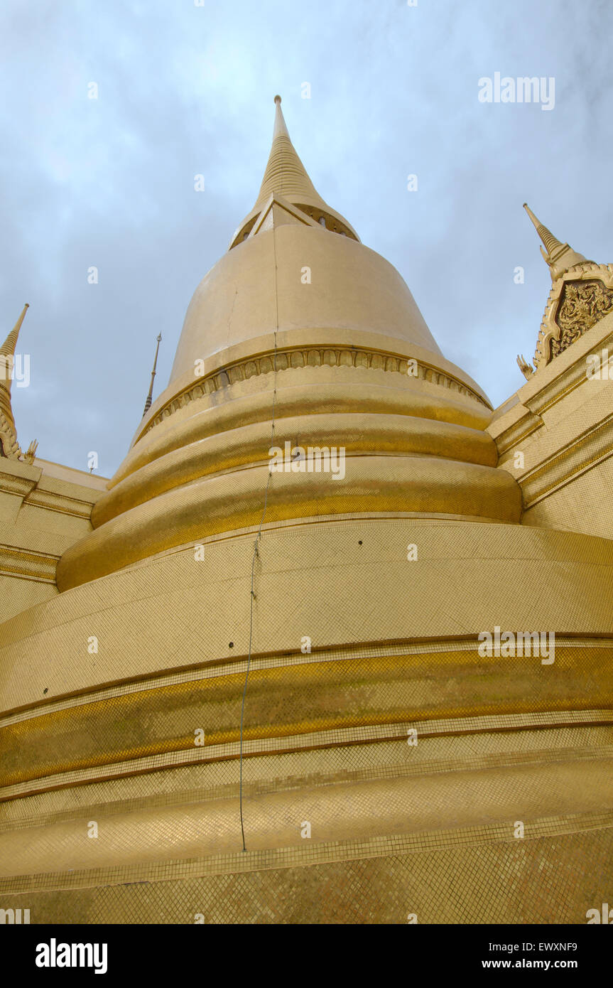 Phra Sri Rattana Chedi de style Sri-lankais de Wat Phra Kaew - Temple du Bouddha Émeraude. Banque D'Images