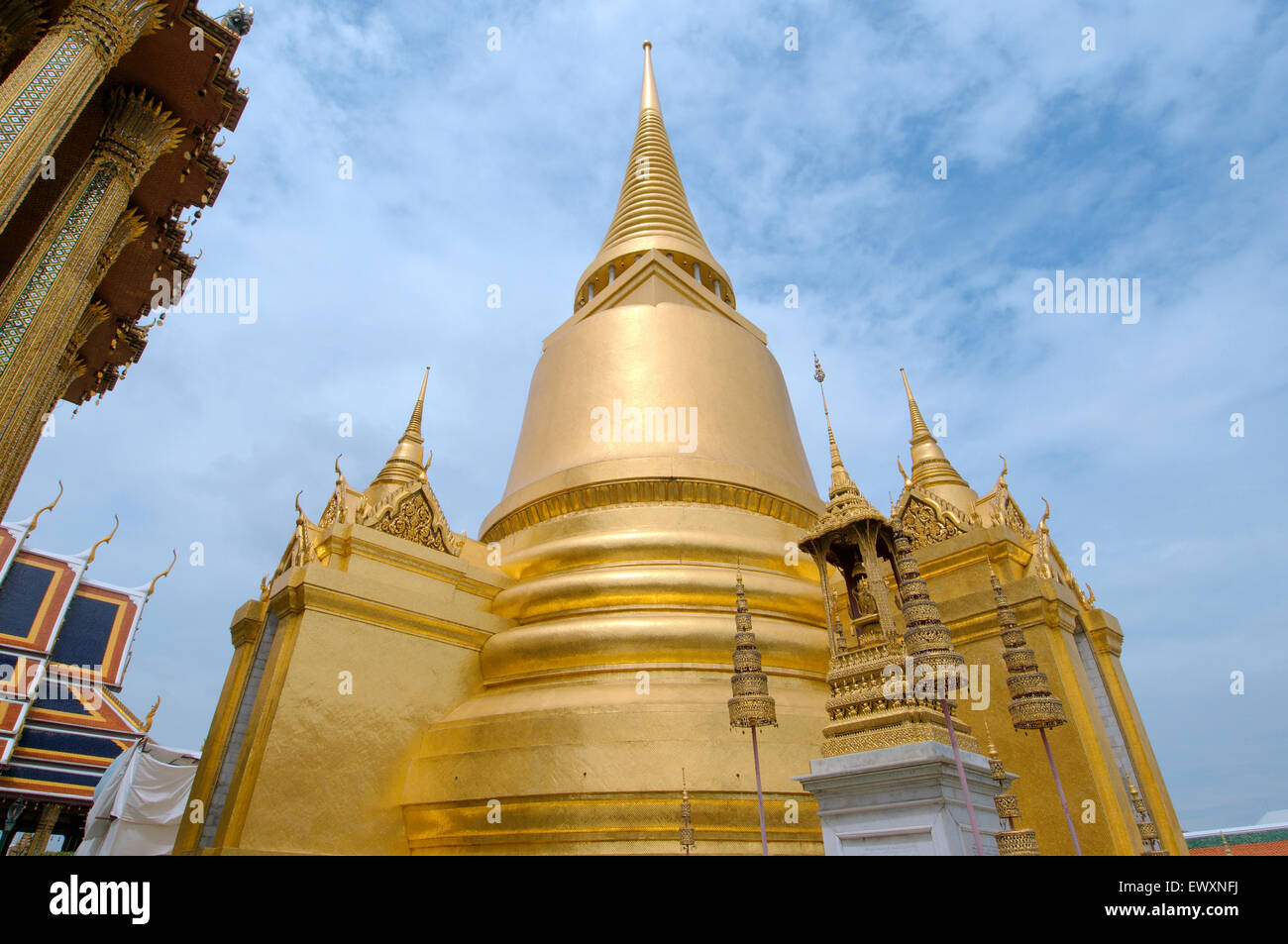 Phra Sri Rattana Chedi de style Sri-lankais de Wat Phra Kaew - Temple du Bouddha Émeraude Banque D'Images