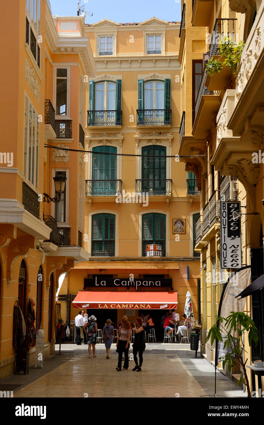 Scène de rue dans la vieille ville de Málaga, Andalousie, Espagne du Sud Banque D'Images