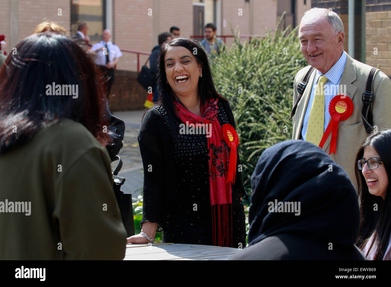 Ancien Député et Maire de Londres Ken Livingstone à Bradford Bradford West candidat pour soutenir le Naz Shah. Banque D'Images