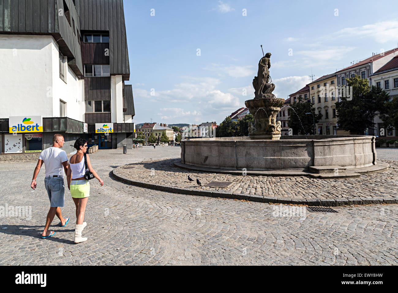 Fontaine avec statue de Neptune dieu grec à la place Masarykovo Namesti, Jihlava, République Tchèque Banque D'Images