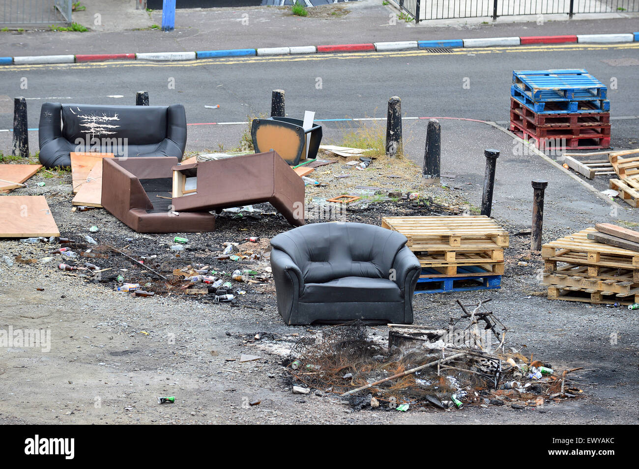 Au feu de détritus dans le site immobilier Fontaine loyaliste, Londonderry (Derry), l'Irlande du Nord. Banque D'Images