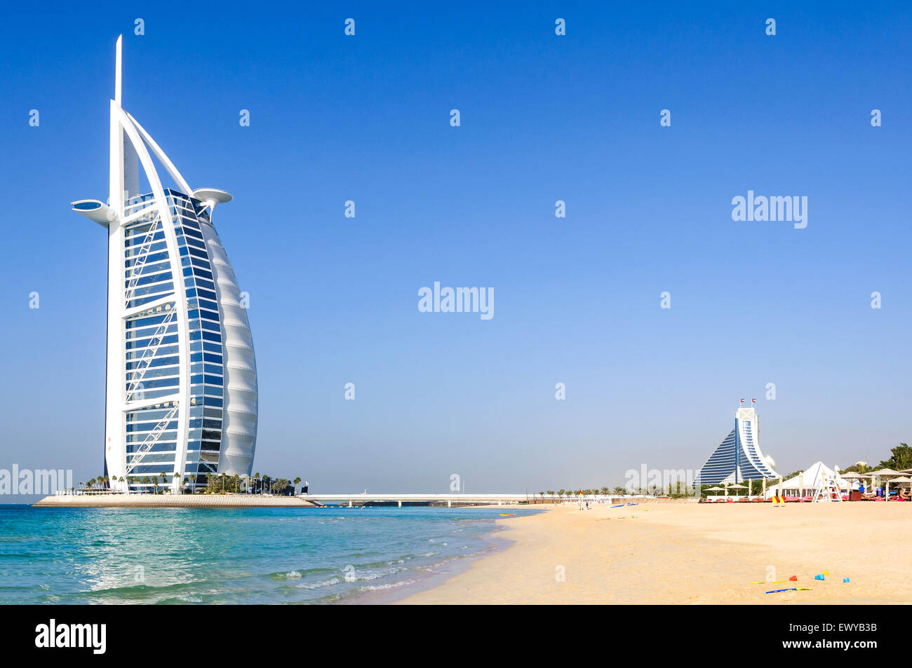Dubaï, Émirats Arabes Unis - janvier 08, 2012 : avis de l'hôtel Burj Al Arab à partir de la plage de Jumeirah. Burj Al Arab est l'un des monument de Dubaï Banque D'Images