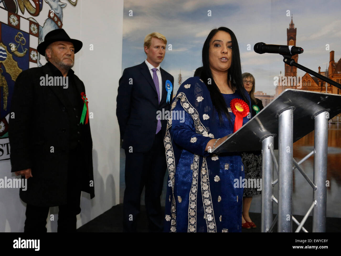 Candidat du travail rend sa victoire Shah Naz discours dans lequel elle condamne la tactique de l'ex-Bradford West MP George Galloway Banque D'Images