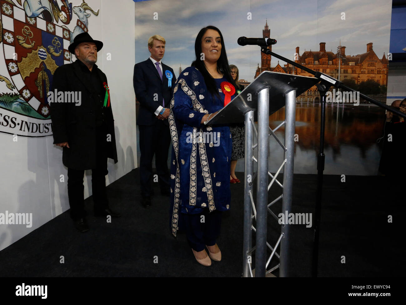 Candidat du travail rend sa victoire Shah Naz discours dans lequel elle condamne la tactique de l'ex-Bradford West MP George Galloway Banque D'Images