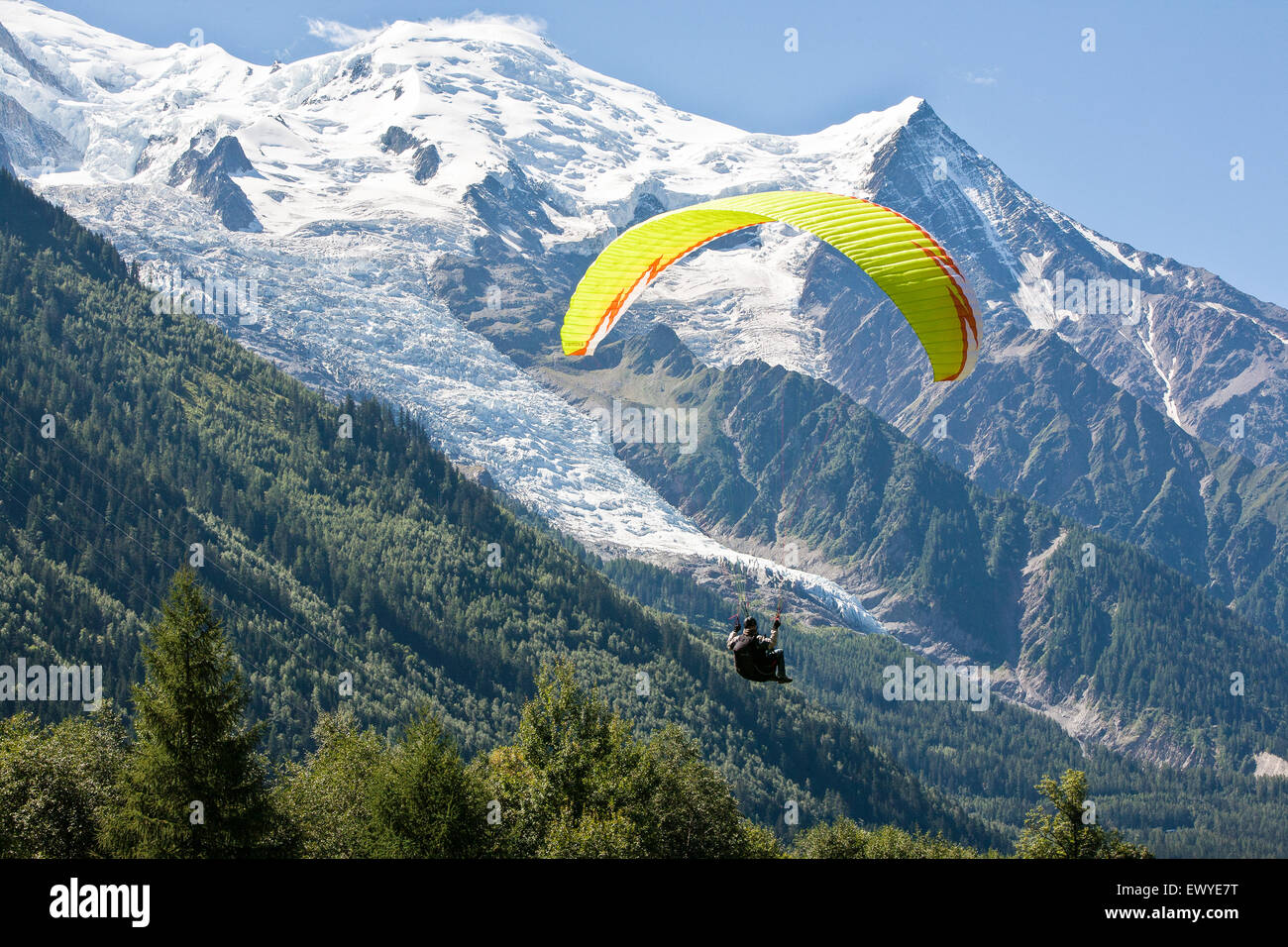 Au-dessus de parapente Chamonix, Mont Blanc, France. Banque D'Images