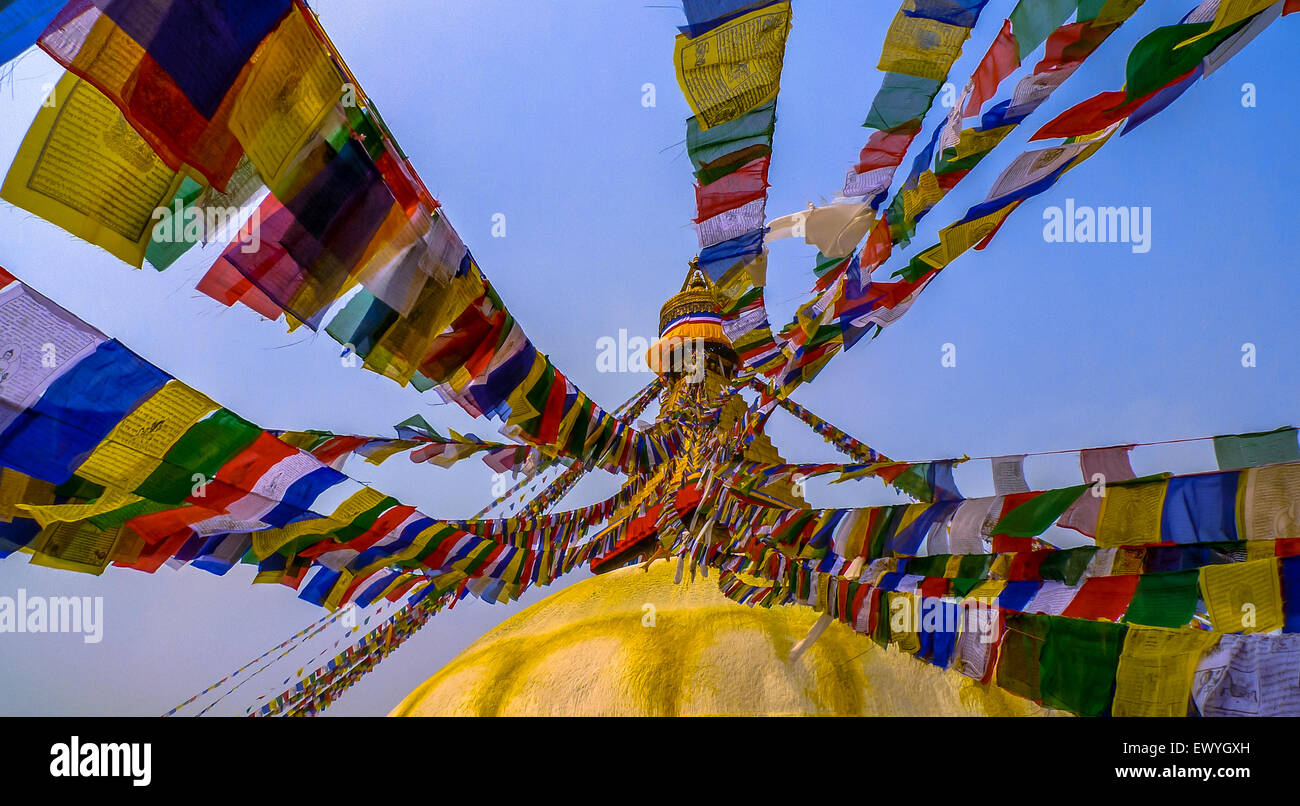 Low angle view of prayer flags, Stupa Boudhanath, Népal Banque D'Images