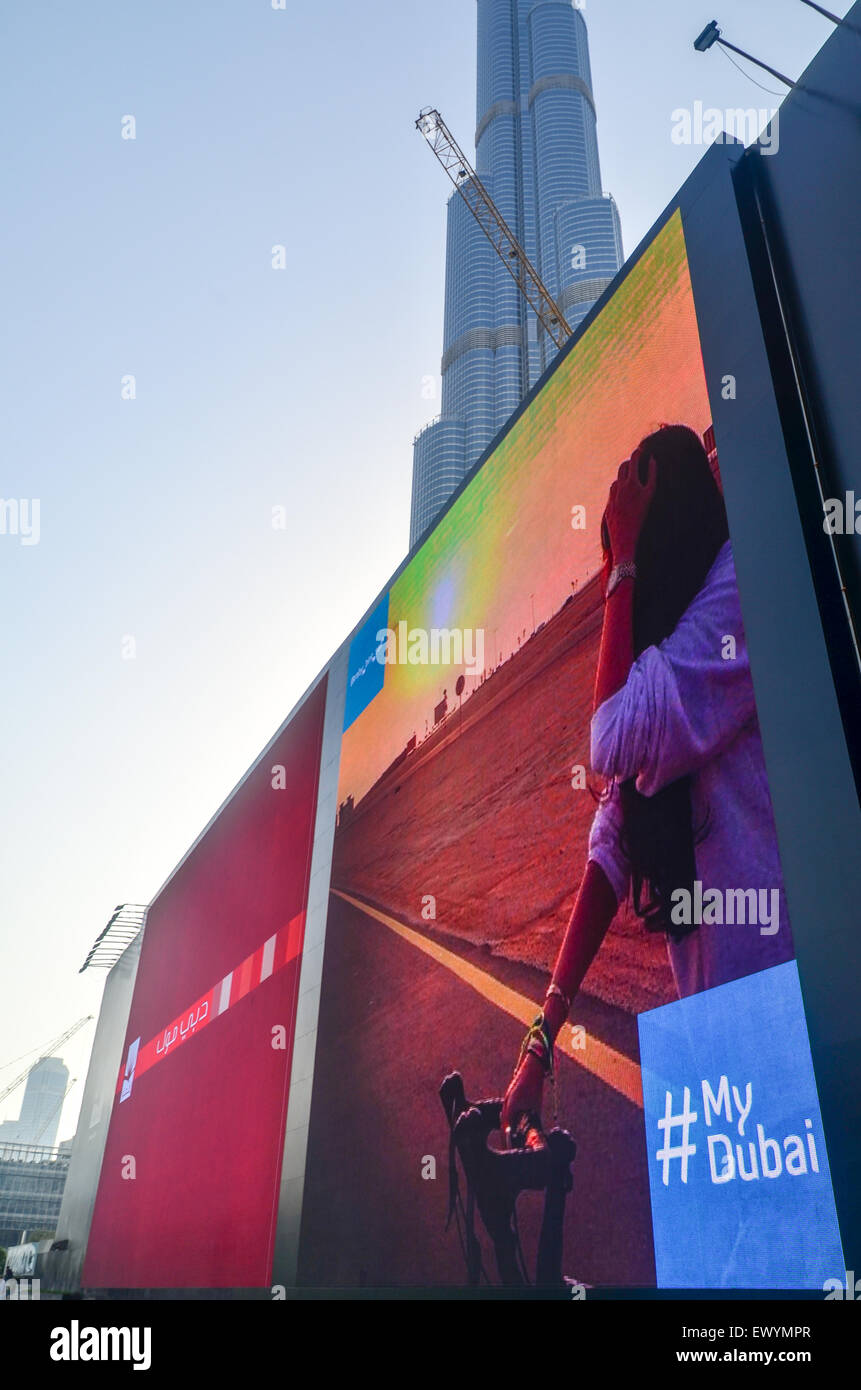 Campagne de publicité # mydubai sur Dubai au Dubaï Mall, en face de la tour Burj Khalifa, le plus haut bâtiment du monde en 2015 Banque D'Images