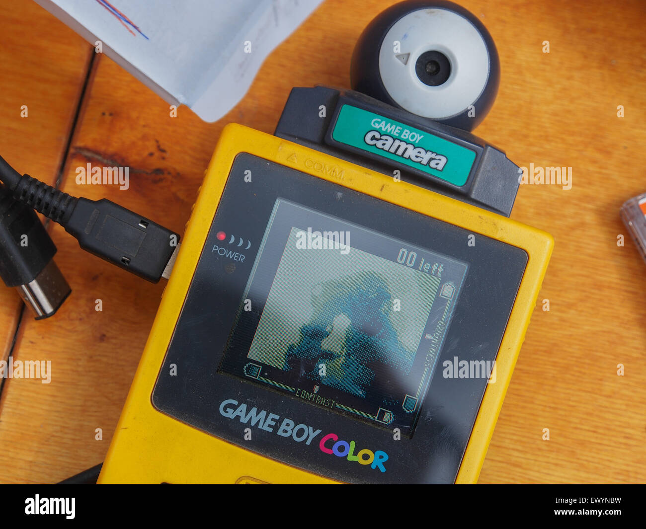 Avec Game Boy Color game boy camera Banque D'Images Avec Game Boy Color game boy camera Banque D'Images