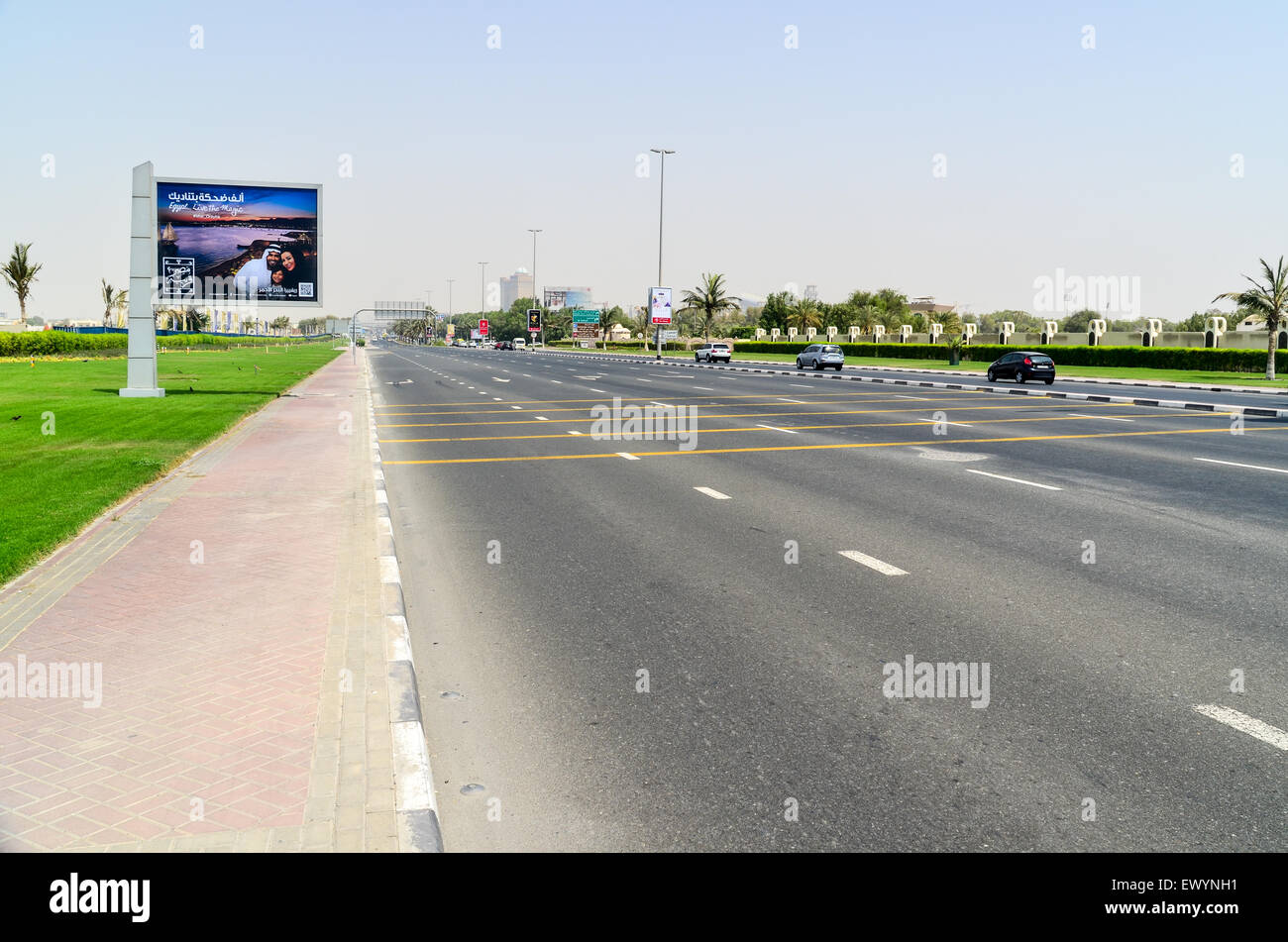 Pas de circulation sur les routes de DUBAÏ, ÉMIRATS ARABES UNIS Banque D'Images
