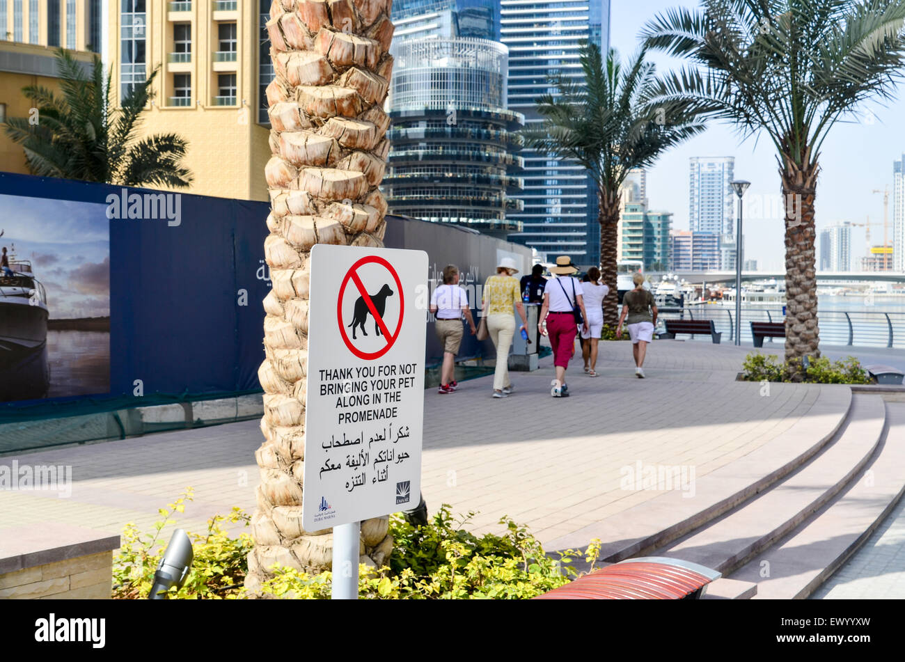 Chiens non admis sur la promenade de la Marina de Dubaï Banque D'Images