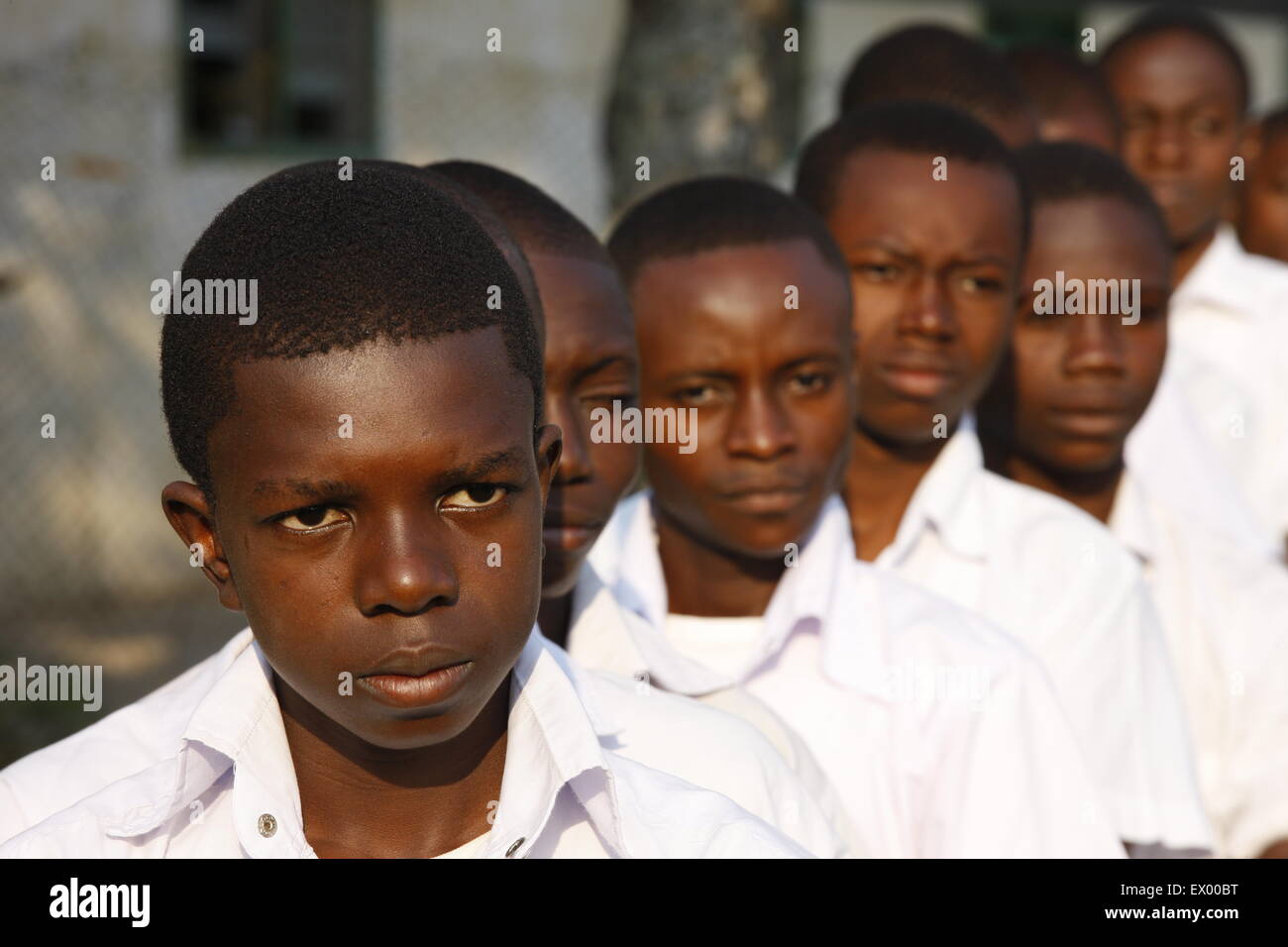 Groupe d'étudiants de l'école le matin, assemblée générale, Kawongo Kasongo-Lunda district, province de Bandundu, République du Congo Banque D'Images