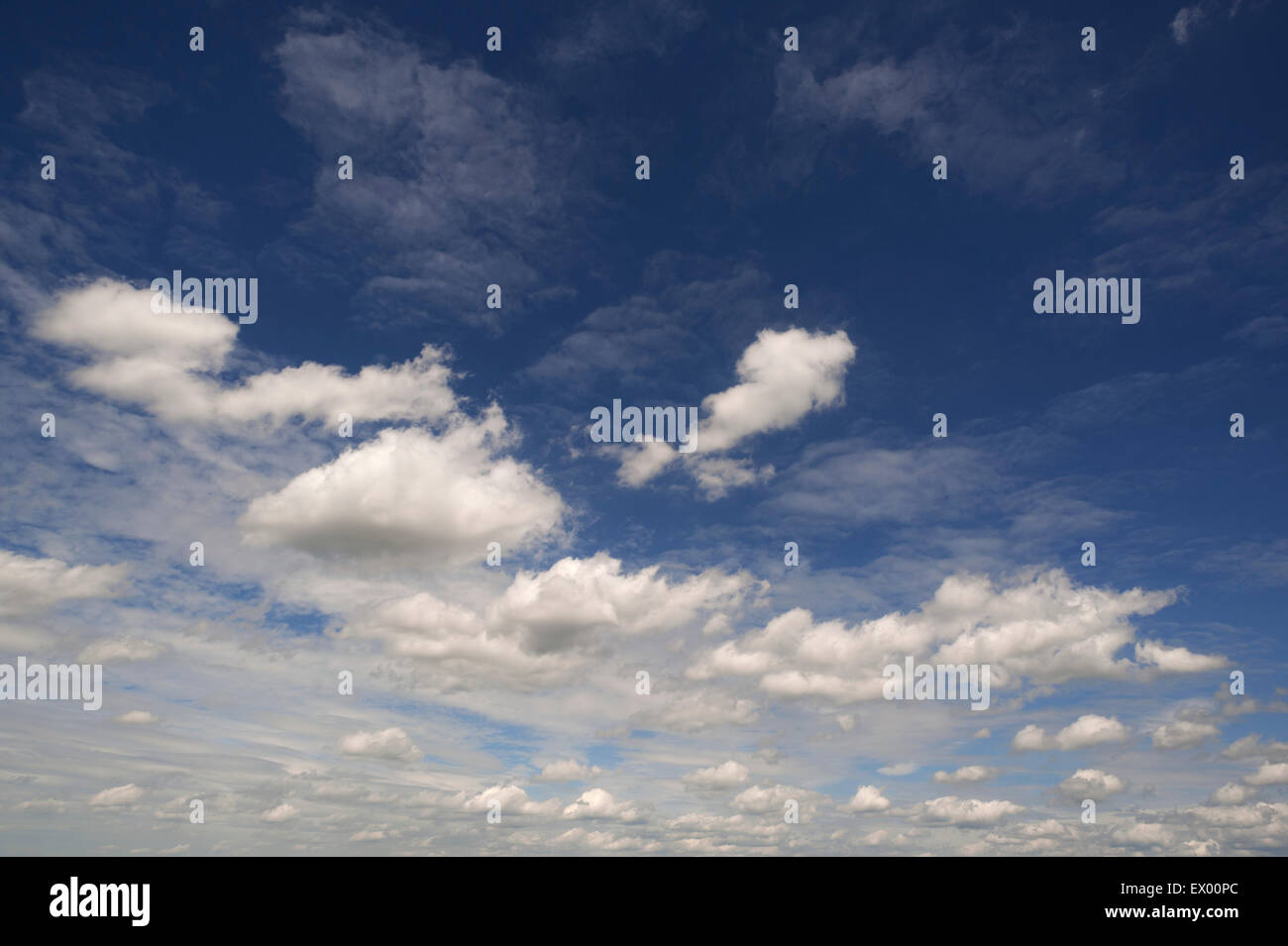 Nuages de beau temps, cumulus, Bavière, Allemagne Banque D'Images