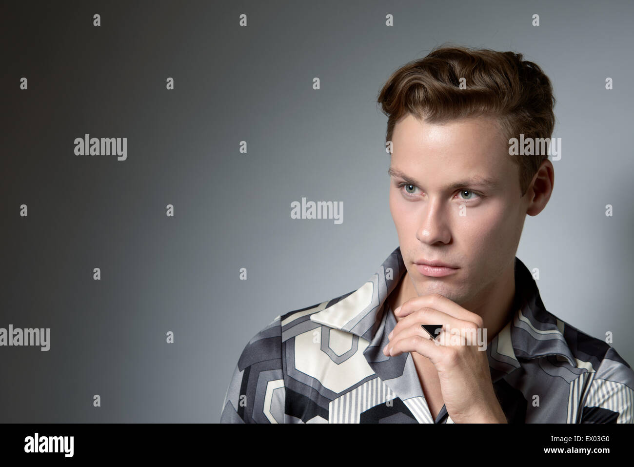 Green eyes blonde hair man Banque de photographies et d’images à haute