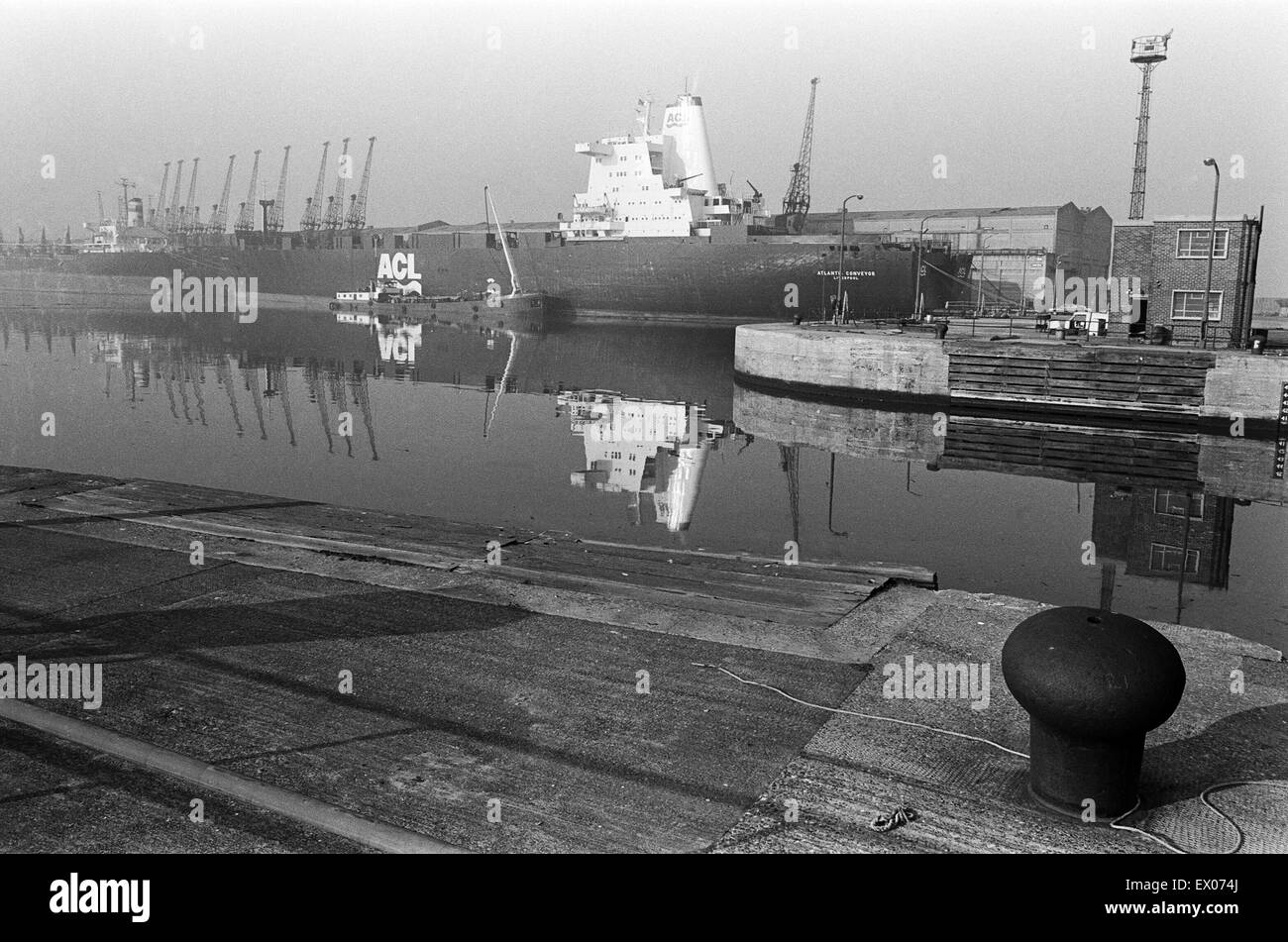 Le convoyeur de l'Atlantique, un navire de la marine marchande britannique, qui a été réquisitionné pendant la guerre des Malouines. Elle a été frappé le 25 mai 1982 par deux air-Argentine AM39 Exocet, tuant 12 marins. Liverpool, Merseyside, 14 avril 1982. Banque D'Images