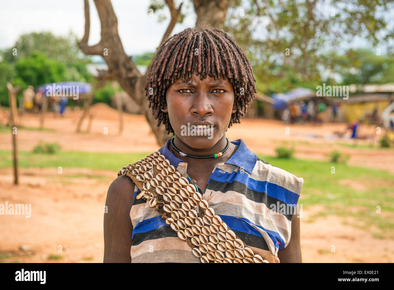 Portrait d'une femme de la tribu dans le sud de l'Éthiopie Hamar Banque D'Images