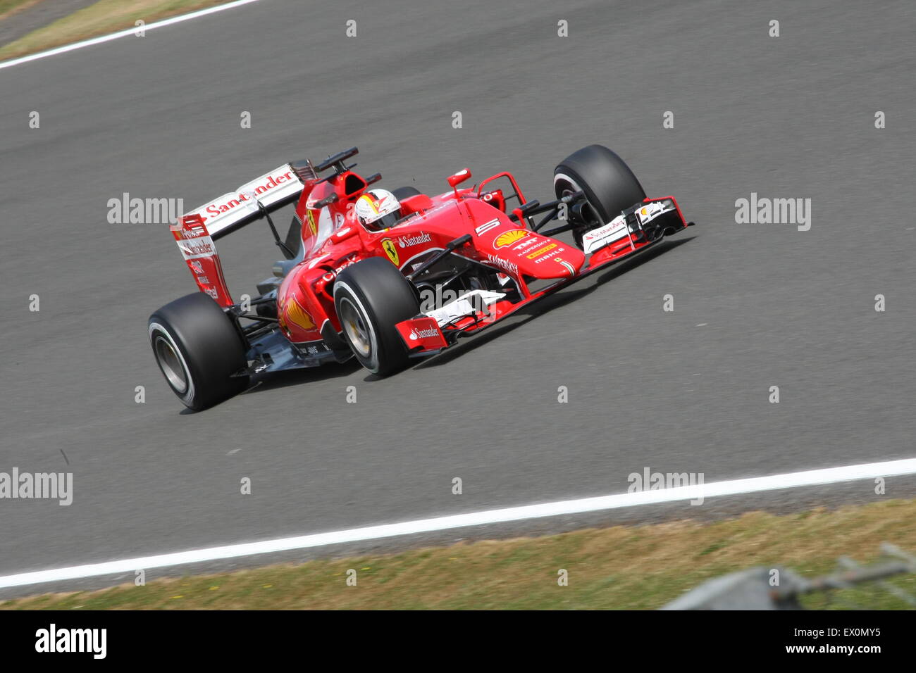 Sebastian Vettel dans sa formule un Ferrari à la vitesse Banque D'Images