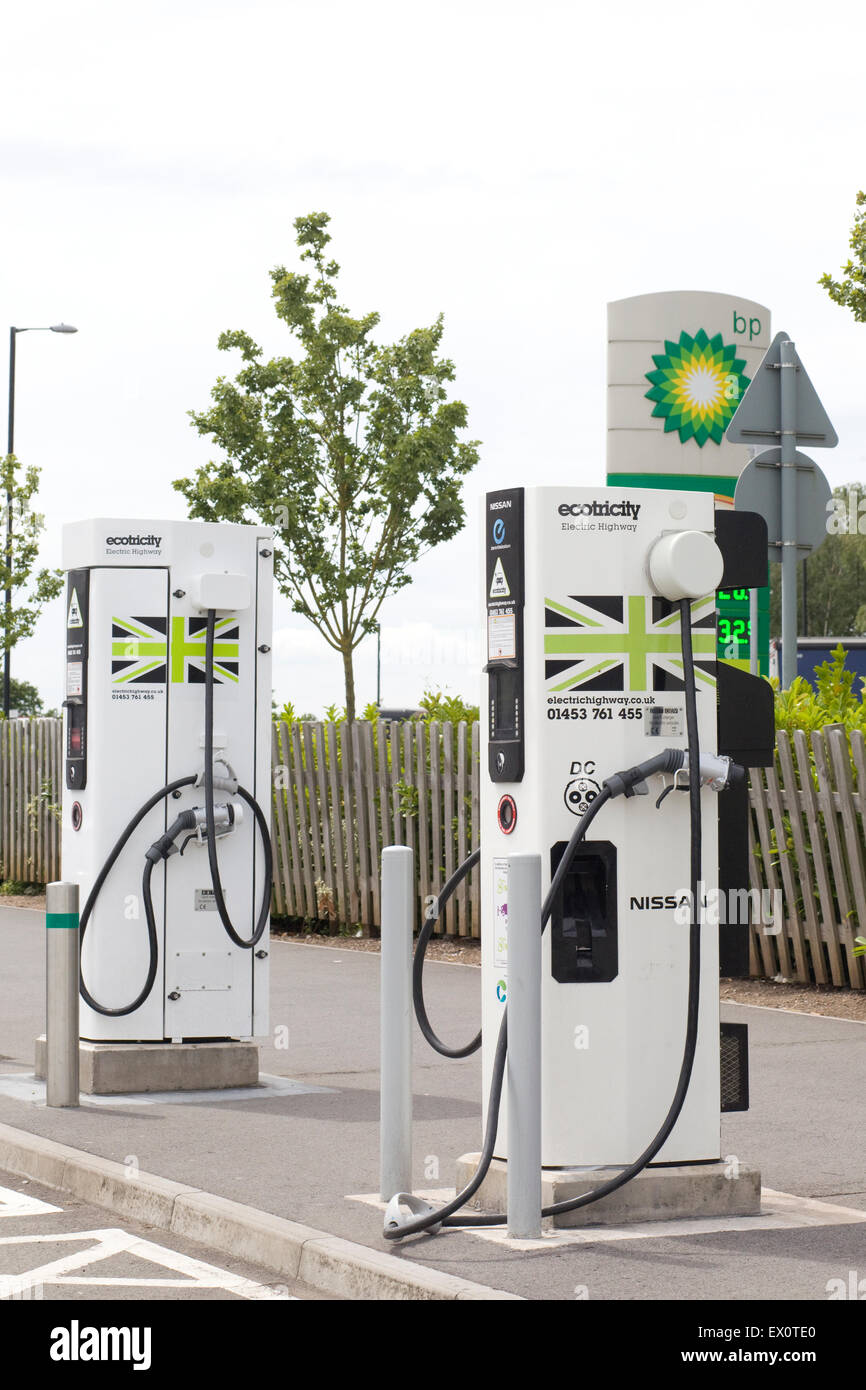 Pompes à Ecotricity une autoroute Angleterre Banque D'Images Pompes à Ecotricity une autoroute Angleterre Banque D'Images