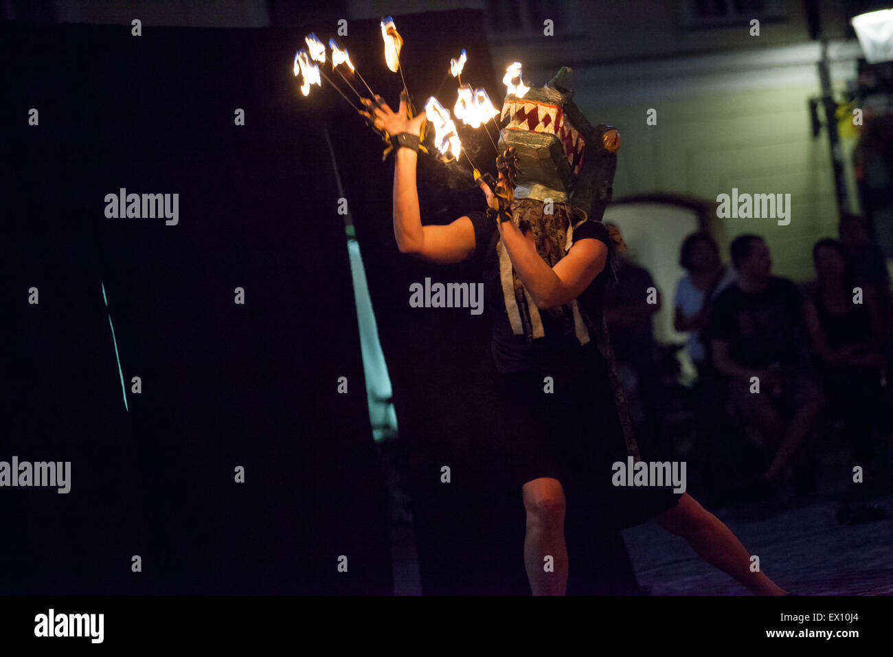 Ljubljana, Slovénie. 07 juillet, 2015. Cupakabra équipe lors de leur show sur dragon Ana Desetnica festival des arts de la rue à Ljubljana, Slovénie : Crédit Nejc Trpin/Alamy Live News Banque D'Images