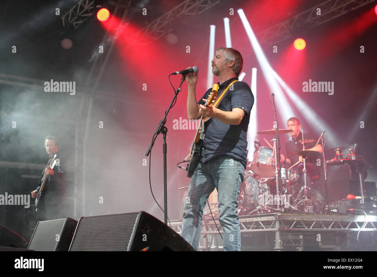 Manchester, UK. 3 juillet, 2015. Bande de Manchester I Am Kloot en concert à l'été dans l'événement de la ville à la Villa Royale Bol. © Alamy Live News/ © Simon Newbury/Alamy Live News Crédit : Simon Newbury/Alamy Live News Banque D'Images