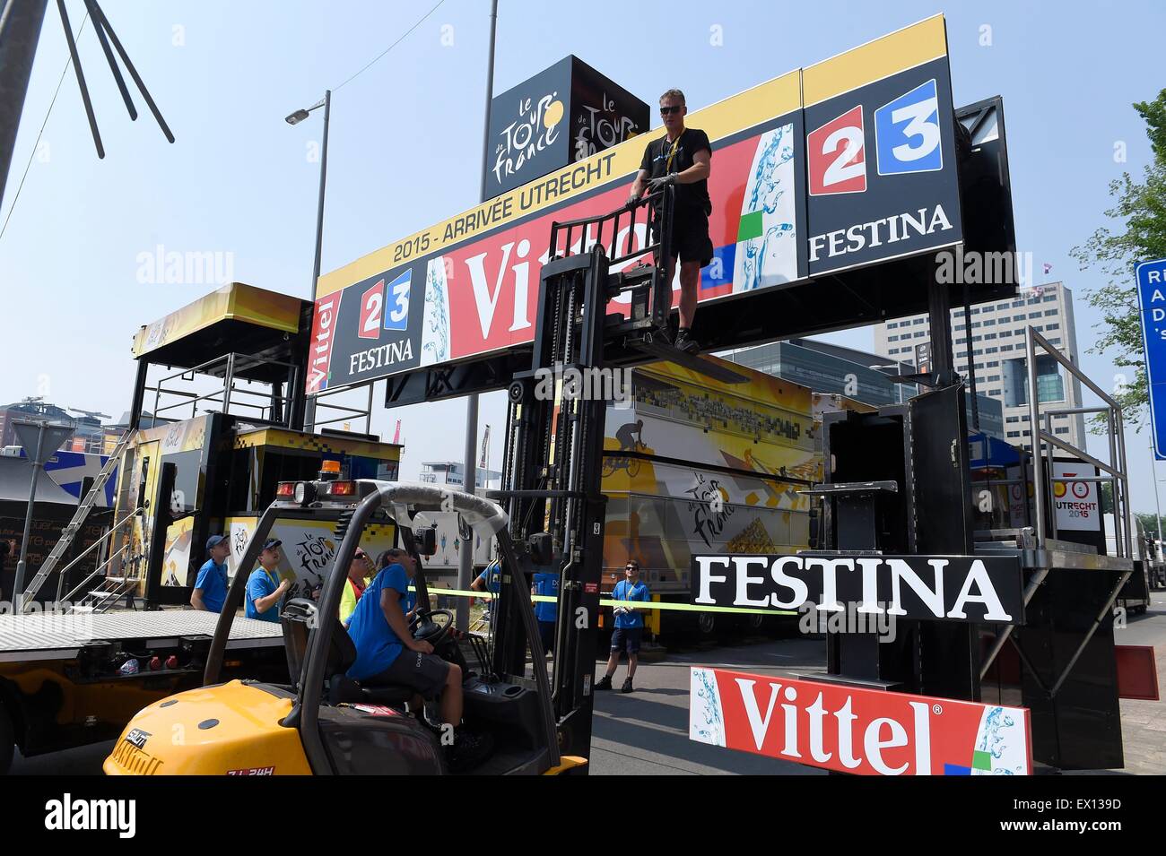 Utrecht, Pays-Bas. Le 04 juillet, 2015. Le début officiel platford et capacités pour le 102e Tour de France départ est érigée à Utrecht pour le 4 juillet. Credit : Action Plus Sport Images/Alamy Live News Banque D'Images