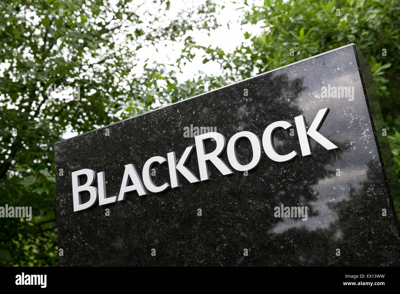 Un logo affiche à l'extérieur d'un établissement occupé par BlackRock, Inc., à Wilmington, Delaware. Banque D'Images