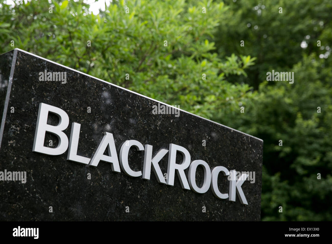 Un logo affiche à l'extérieur d'un établissement occupé par BlackRock, Inc., à Wilmington, Delaware. Banque D'Images