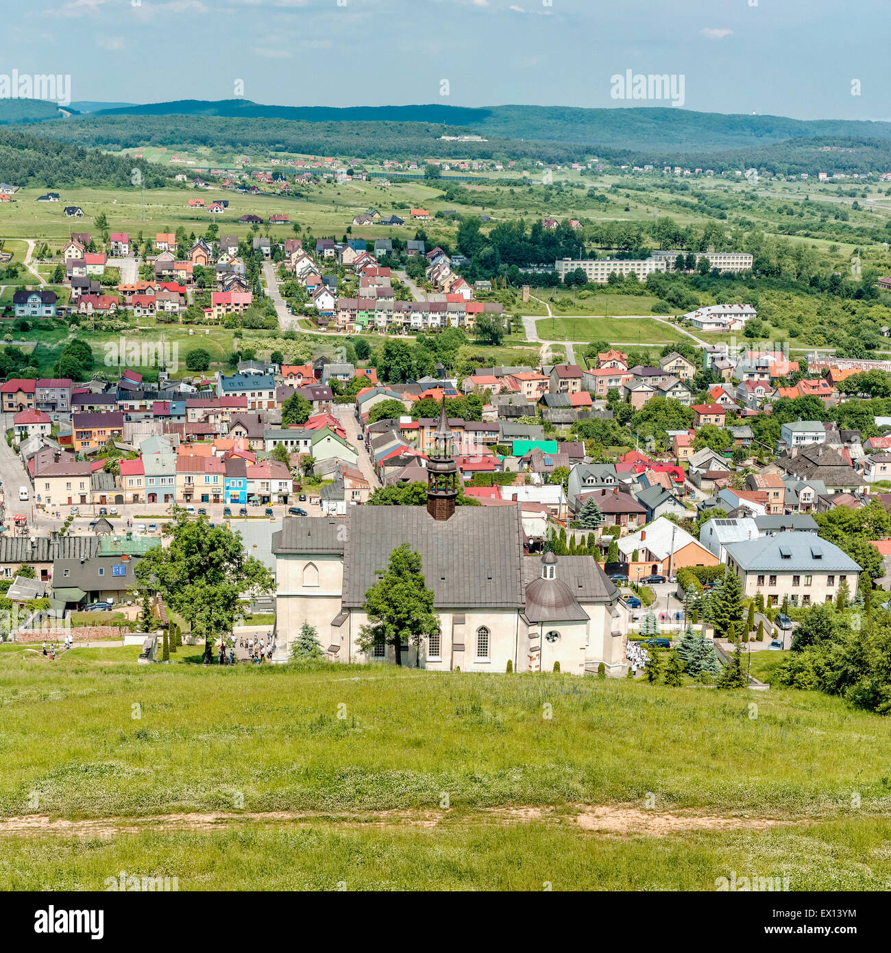 Ville de Checiny vu de Checiny Château, Pologne Banque D'Images