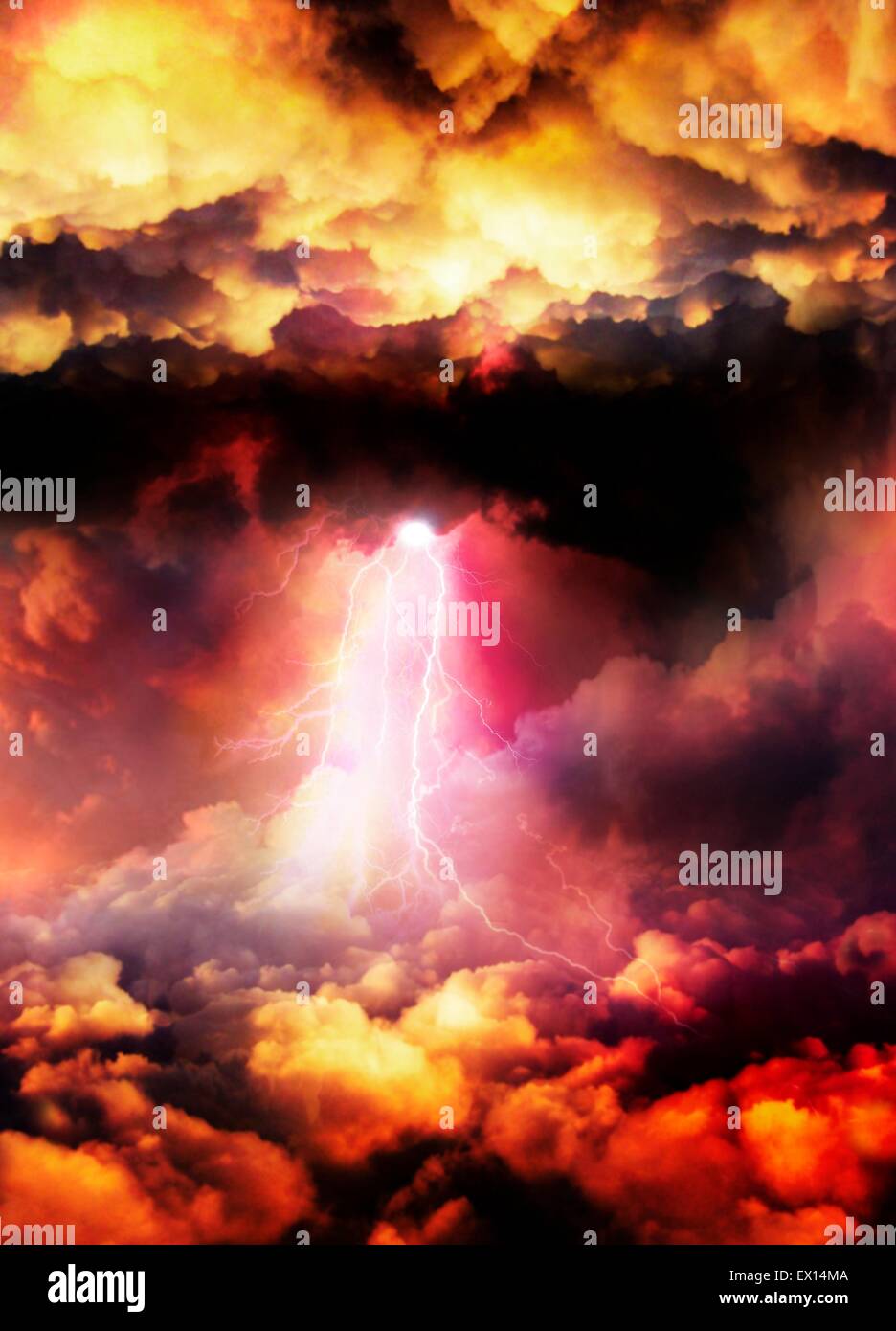 La foudre frappant à travers les nuages, illustration de l'ordinateur. Banque D'Images