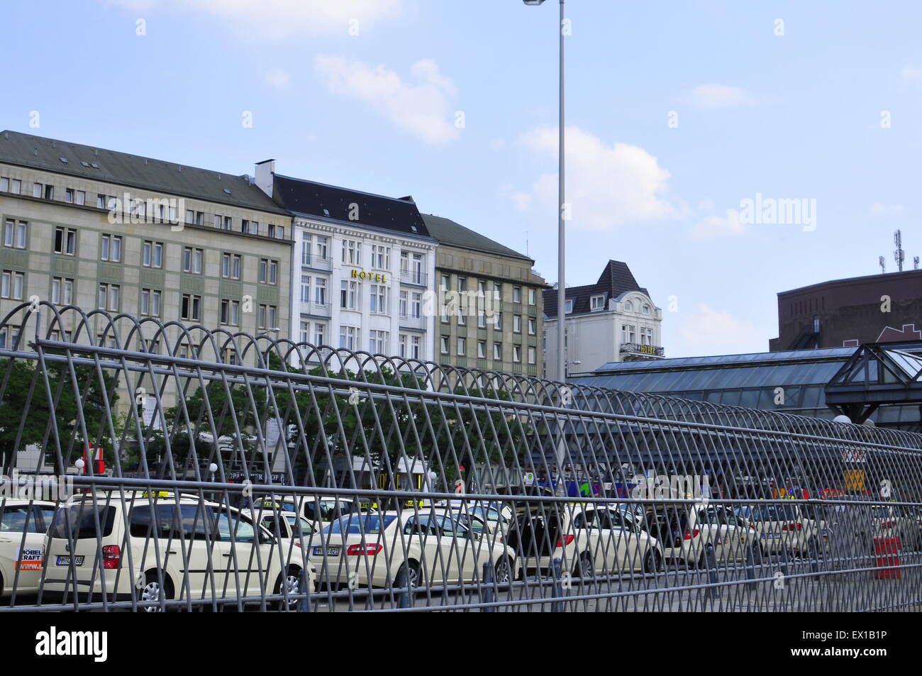 La gare centrale de Hambourg, taxi, stationnement, Germany, Europe Banque D'Images