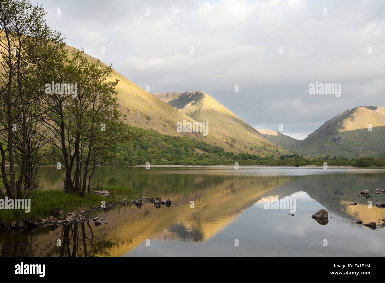 Reflet dans l'eau, Frères du Lake District, UK Banque D'Images