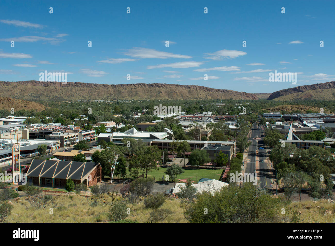 L'Australie, Alice Springs, NT. Anzac Hill sommaire point. Vue sur le centre-ville de Alice Springs à partir de Anzac Hill. Banque D'Images