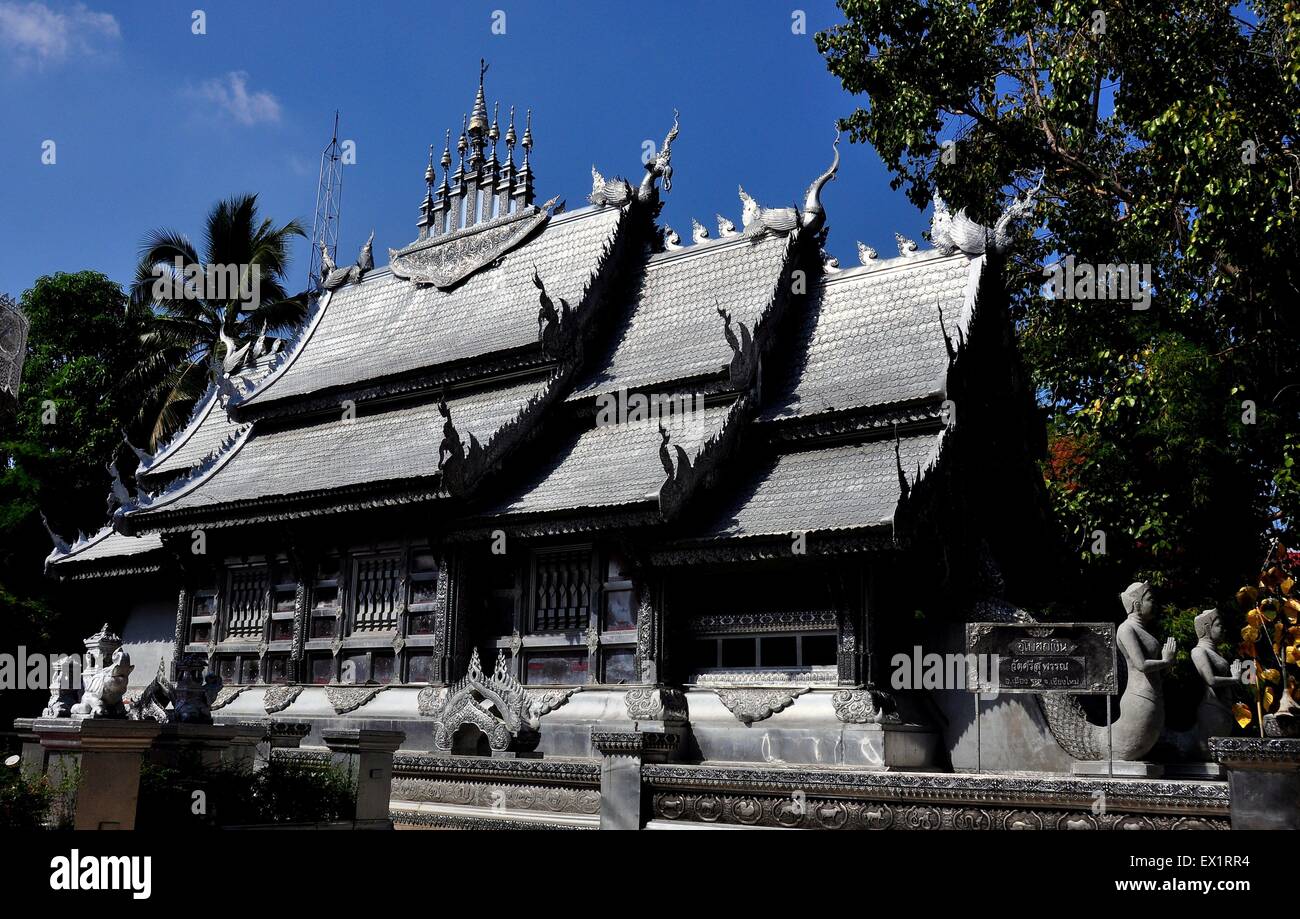 Chiang Mai, Thaïlande : Wat Sri Suphan, le 'Silver wat', avec ses ambiances décorations, embout;s, et chofah * ornements Banque D'Images